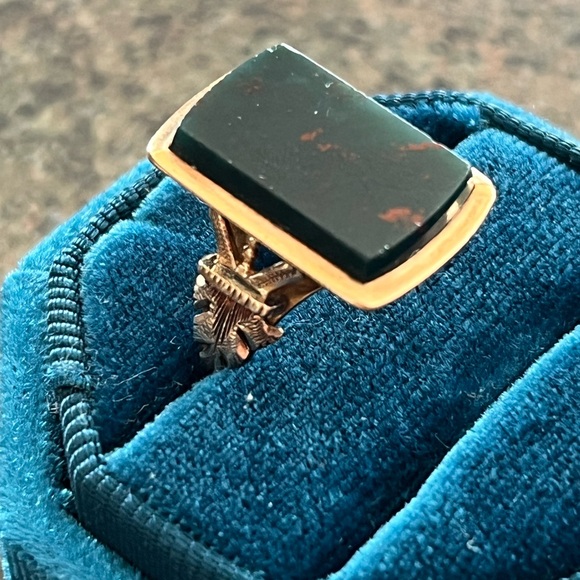 Antique Jewelry - Antique 10K Gold Bloodstone Tablet Signet Ring- 5.5 size & 4.84 Grams